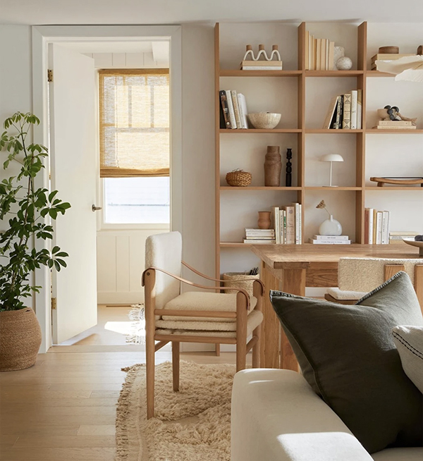 Wellington home study with built-in shelving by Agathe Corbet